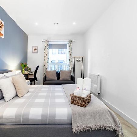 Apartmán Private Double Bd With Optional Balcony, 15 Mins To London Cc Exteriér fotografie