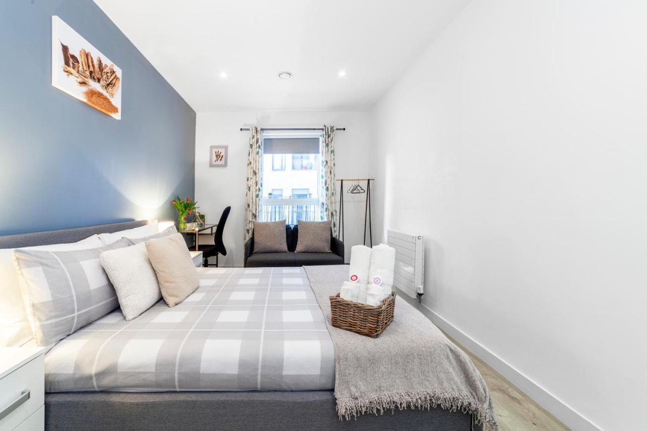 Apartmán Private Double Bd With Optional Balcony, 15 Mins To London Cc Exteriér fotografie